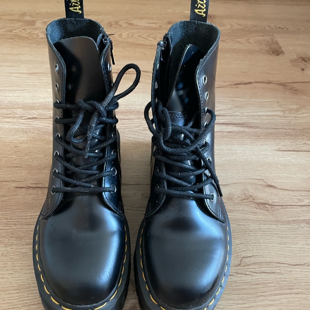De. Martens platform Jadon boot
